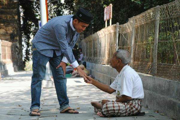 Apakah Boleh Bersedekah Dalam Keadaan Mempunyai Hutang ?