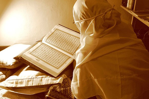 Meletakkan AlQuran Di Lantai HARAMKAH?